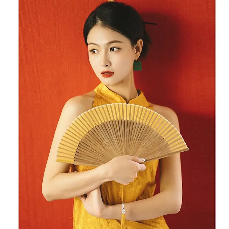 सुरुचिपूर्ण नई जरी लंबी कांटा Cheongsam चीनी क्लासिक महिलाओं के पीले Qipao बिना आस्तीन सेक्सी शादी की शाम पार्टी पोशाक