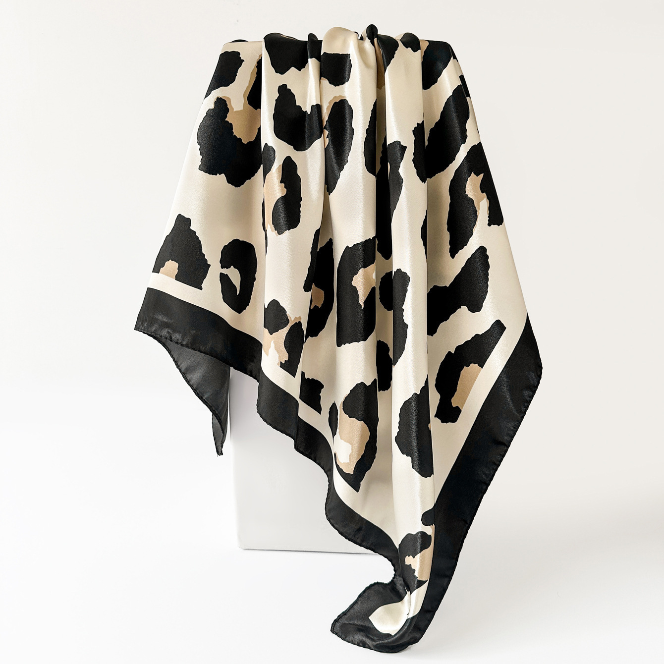 D9503-bianco e nero-90x90cm