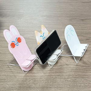Kuien Bán Buôn Tùy Chỉnh In Acrylic Phim Hoạt Hình Điện Thoại Di Động Chủ Tabletop Hiển Thị <span class=keywords><strong>Standee</strong></span> Charms Nhựa Điện Thoại Đứng Thiết Kế Độc Đáo - Product Image 5
