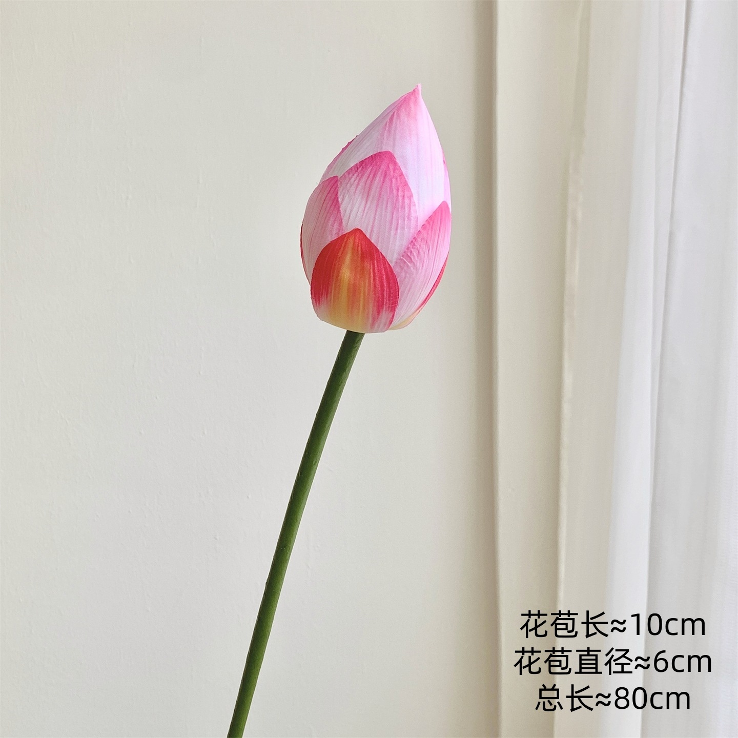 Une bouteille rose en forme de bourgeon