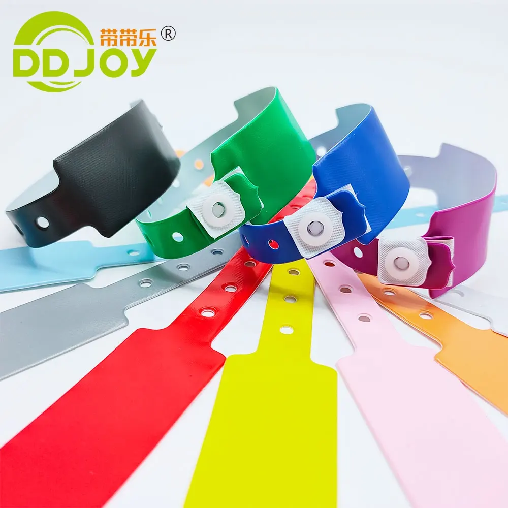 DDJOY – fourniture d'événements et de festivals, Logo personnalisé de 1 pouce, nom d'identification souple et étanche, Bracelets/Bracelets en plastique PVC