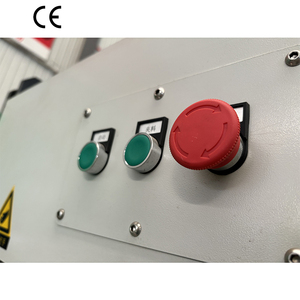 Automatische Einzelspindel-CNC-Fräser drehmaschine Anpassbares Massivholz-Sägemaschinen-Steuerungs system 5KW Maximaler Verbrauch