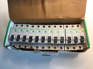 Nuova e originale scatola Plc di 12 X EZ9F66106 Easy9 6A polo singolo 6kA C curva MCB (63) PLC Controller di programmazione - Product Image 2