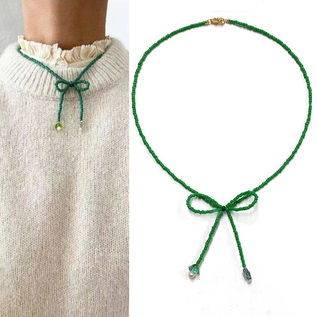 Collier vert 43cm-peut prendre un bain