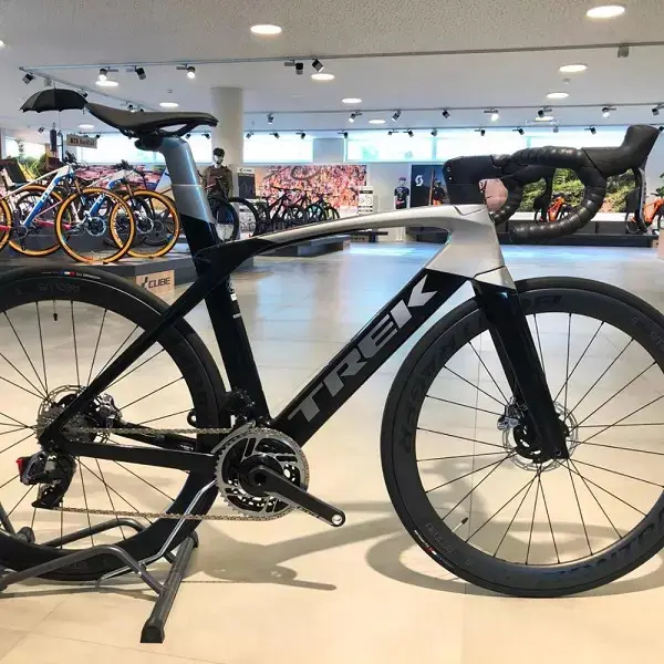 Nouveau vélo de route TREKs MADONE SLR 9