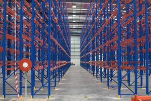 Mracking Rack de pasillo muy estrecho de alta densidad a la venta Sistema de estantería de palés VNA personalizable - Product Image 5