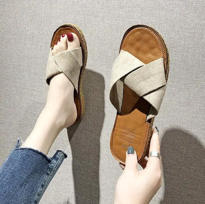 2020 nueva colección sandalias de las señoras llanura PU suela TPR flip flops para las mujeres zapatillas