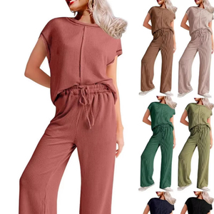 Kadın 2025 yaz salonu setleri için gevşek Fit yarım kollu üstleri ve geniş bacak pantolon ile katı desen rahat eşleşen kıyafetler - Product Image 1