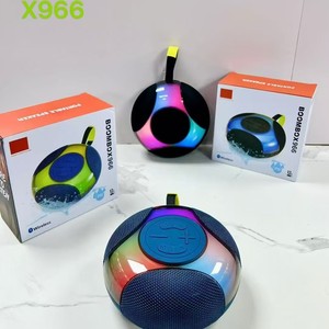 X966 portátil a prueba de agua para altavoces Bluetooth con iluminación LED RGB colorida Función de radio FM y fuente de alimentación de batería - Product Image 5