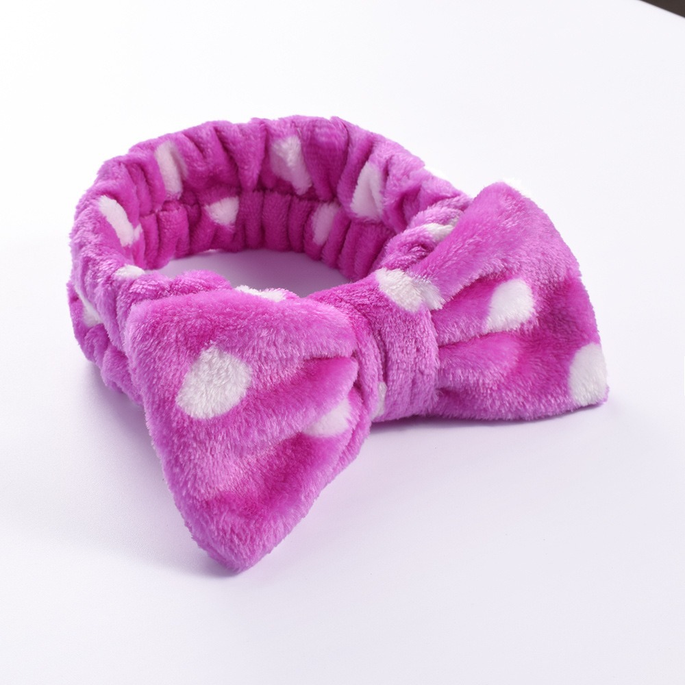 Diadema con lazo, diseño morado con lunares blancos.