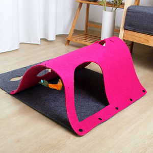 Tapete de túnel interactivo para gatos, casa de madera y fieltro DIY para mascotas con hierba gatera colgante, juguete para rascar para Navidad - Product Image 1