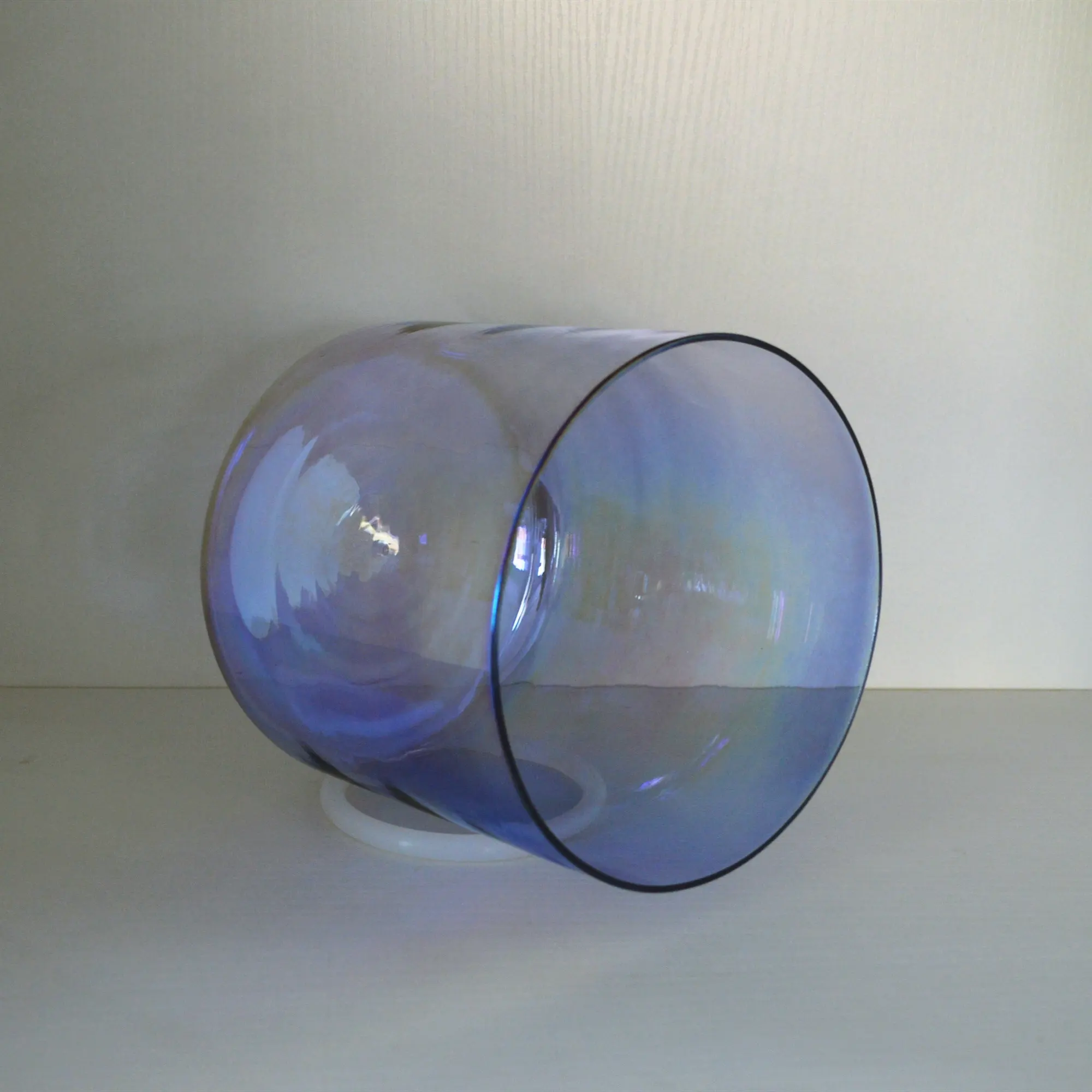 Chakra ajustada 432 Hz 440 Hz luz cósmica pastel azul índigo cristal de quartzo transparente tigelas cantando para meditação de cura sonora