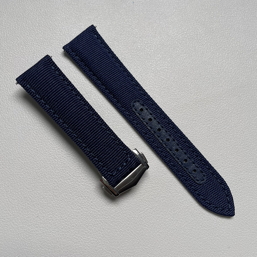 Bleu avec surpiqûres bleues