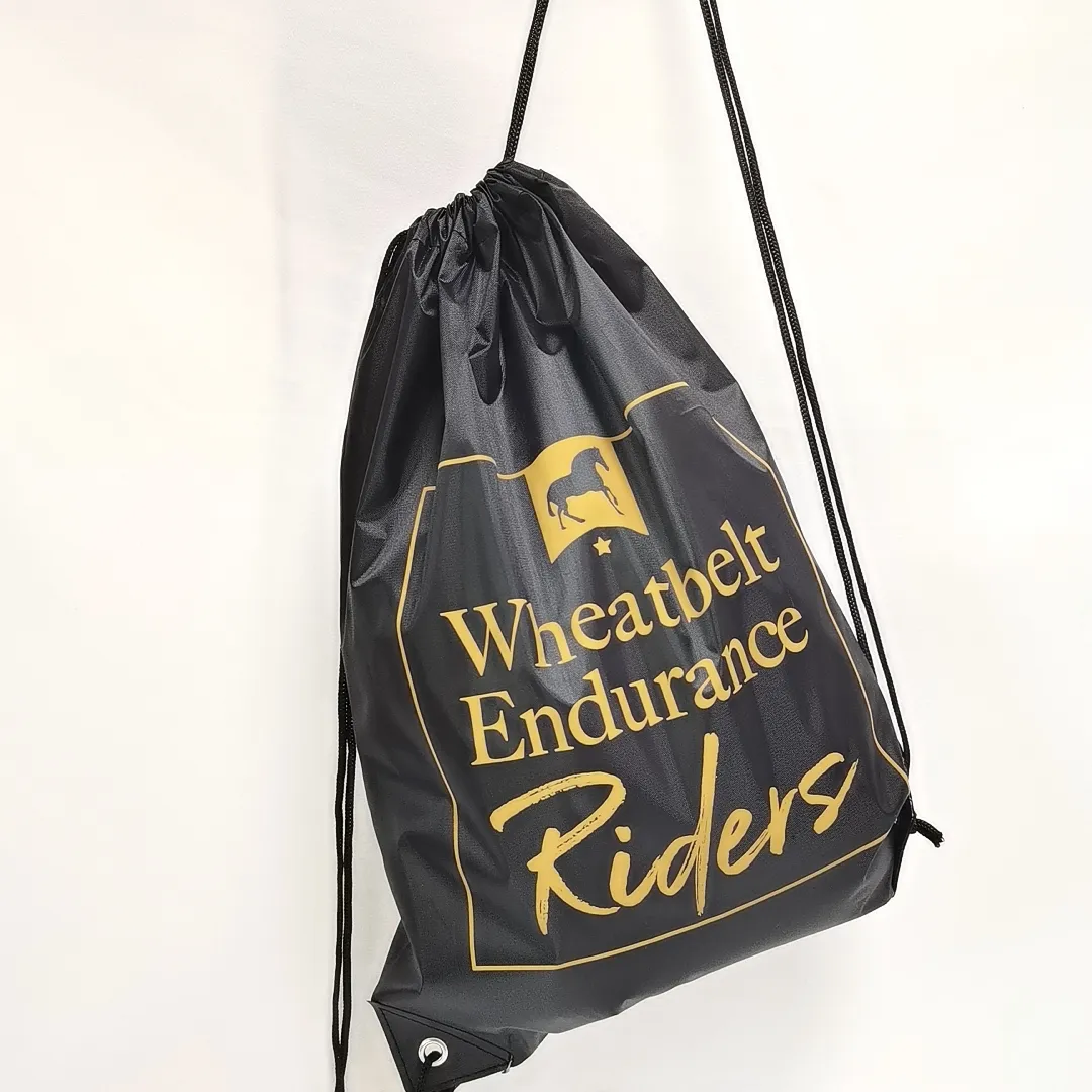 Zaino in poliestere nero personalizzato zaino con coulisse in poliestere impermeabile borsa da viaggio in tessuto sportivo con Logo stampato