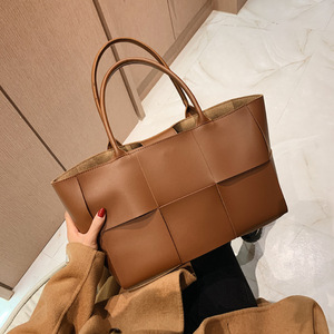 批发高档女包2025春季新款百搭编织大容量母婴单肩包 - Product Image 2