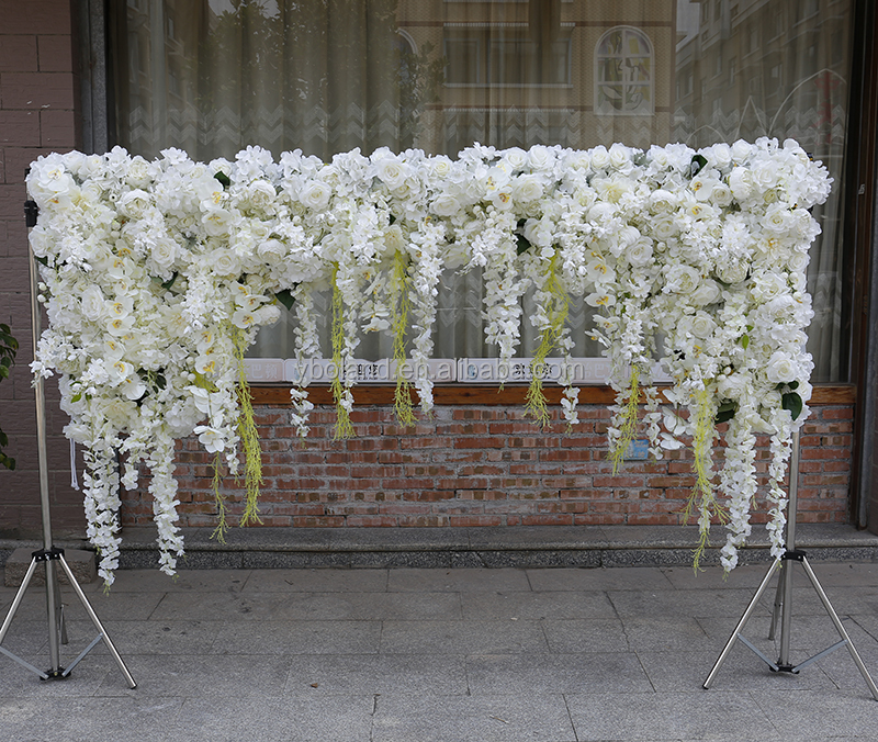 Mur de fleurs blanches 06