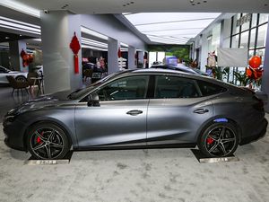 MG7 2.0T otomatik hunter'ın Elite Edition Premium konfor özellikleri sofistike tasarım 2.0L turboşarjlı motor ikinci el araba - Product Image 4