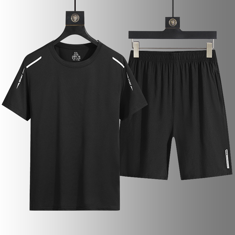 Camisetas negras + pantalones cortos