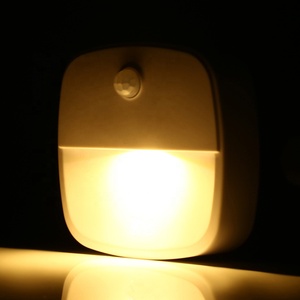 LEDモーションセンサーナイトライト、夕暮れから夜明けまでのモーションセンサー付きミニウォームホワイトLEDナイトライト、寝室用の調整可能な明るさ - Product Image 4