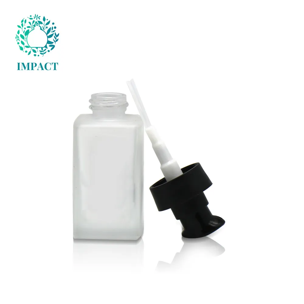 אריזת טיפוח העור 30 מ""ל 1 oz מרובע חלבית בקבוק זכוכית קוסמטי שקוף עם משאבת קרם