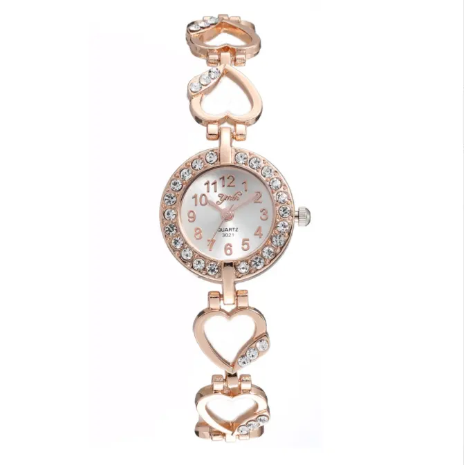 Nouvelles dames Bracelet numérique plein diamant coeur poignet montre à Quartz verre femmes 18K plaqué or dernières montres de mode alliage rond