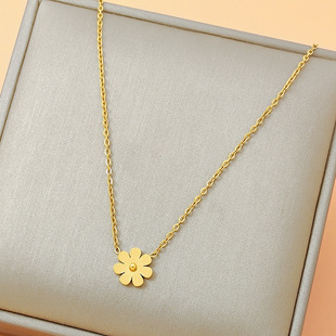 X945 petite marguerite or