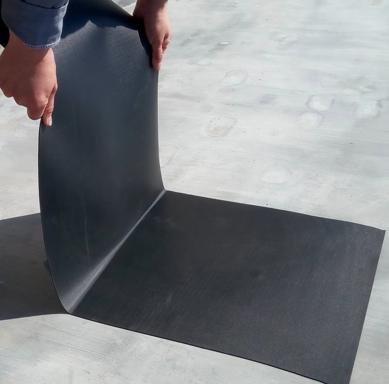 Autoadesivo tetto impermeabilizzante membrana EPDM materiale PP per la casa impermeabile pavimento laminato sottofondo rotolo di vinile