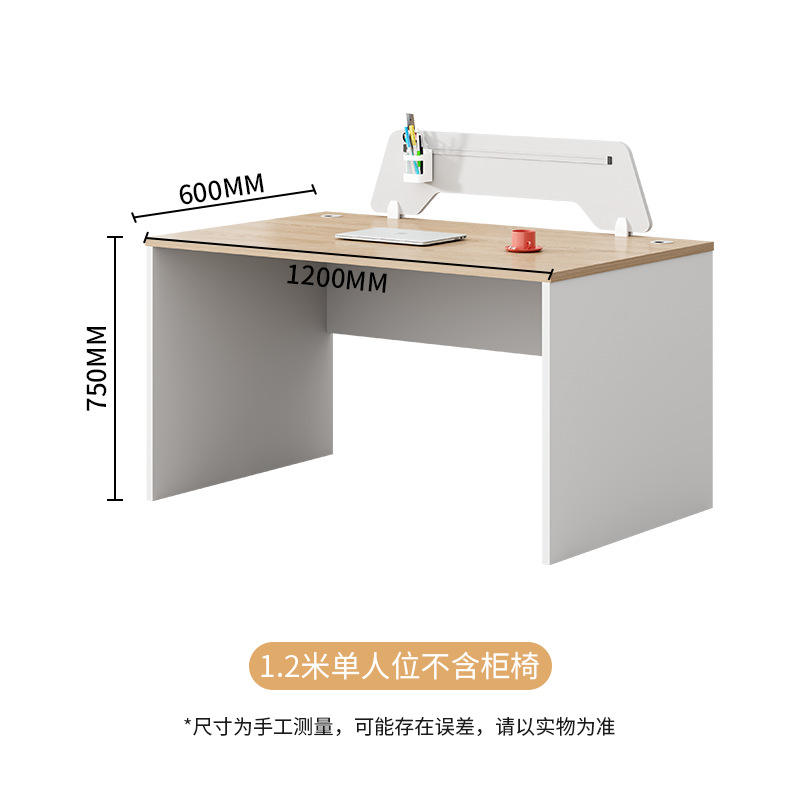 Chambre individuelle de 1,2 mètre sans armoire ni chaise.