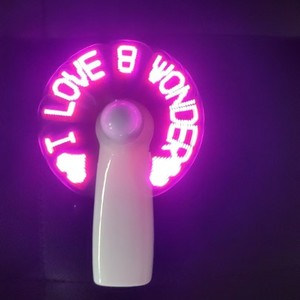 Mini ventilador de mensajes LED portátil, práctico regalo promocional programable, compatible con servicio OEM, opción de varios colores, ventilador creativo DIY