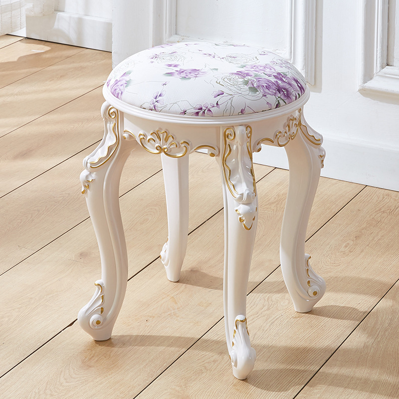 Tabouret rond en cuir fleuri violet peint doré, hauteur 43 cm