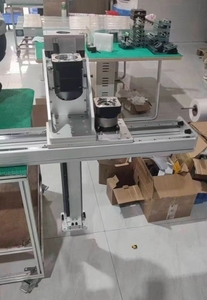 Sistema de robot de selección y colocación de pórtico con elevador de vacío de brazo eléctrico y manipulador de polígono con componentes de motor central - Product Image 2