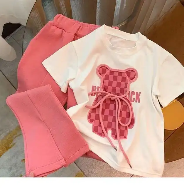 新しいスタイリッシュな夏の赤ちゃんの子供服2個のTシャツとパンツプリントの甘い女の子の服セット