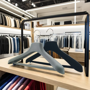 服装店带标志的黑色塑料定制衣架中国供应商批发衣架