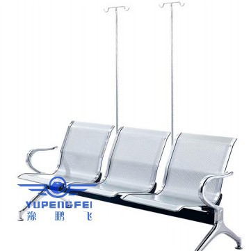 Sillón de infusión de acero para tres personas.