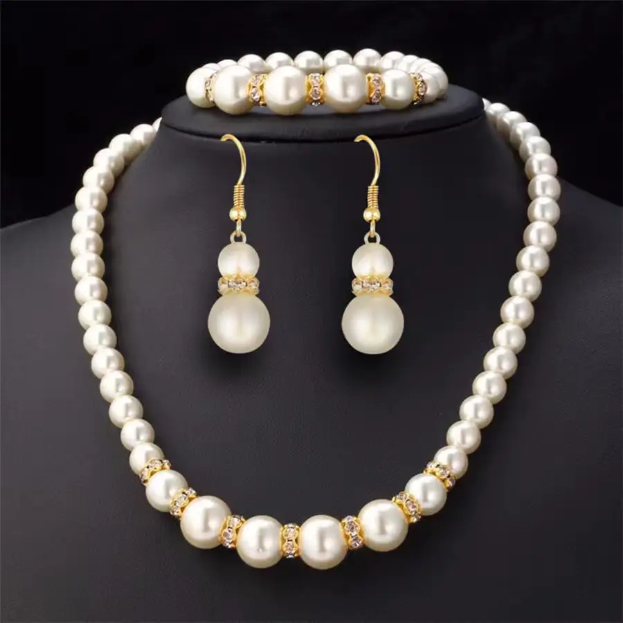 2024 style populaire ABS perle costume collier boucle d'oreille bracelet trois pièces de bijoux en gros