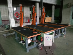 Tavolo automatico di carico e scarico in vetro a 3 bracci per taglio e rottura di pareti per macchine per la lavorazione del vetro - Product Image 6