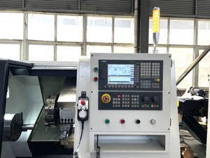 Torno CNC ST550 estable y confiable CK6150 personalizado adecuado para manejar operaciones de torneado complejas - Product Image 2