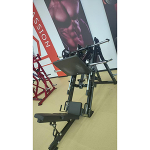 Programa de entrenamiento de fuerza intenso con máquina de pedal de marcha atrás de alto rendimiento en gimnasio comercial - Product Image 3