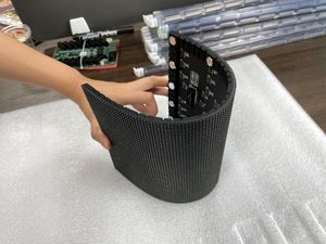 Módulo de pantalla LED flexible personalizado P1.86 Nuevo diseño LED suave para publicidad optimizada - Product Image 4