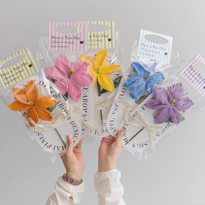 Bán Buôn Dệt Tay <span class=keywords><strong>Lily</strong></span> Hoa Crochet Bó Hoa Nhân Tạo Dệt Kim Trang Trí Với Hoàn Thành Cái Nhìn Cho Món Quà Ngày Của Mẹ Cho - Product Image 2