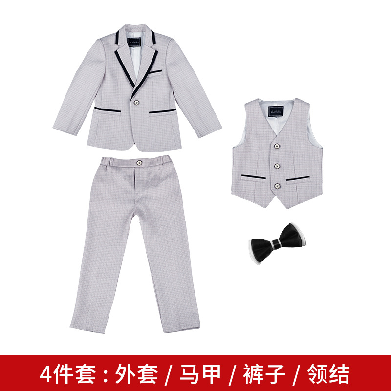 Ensemble de quatre pièces gris