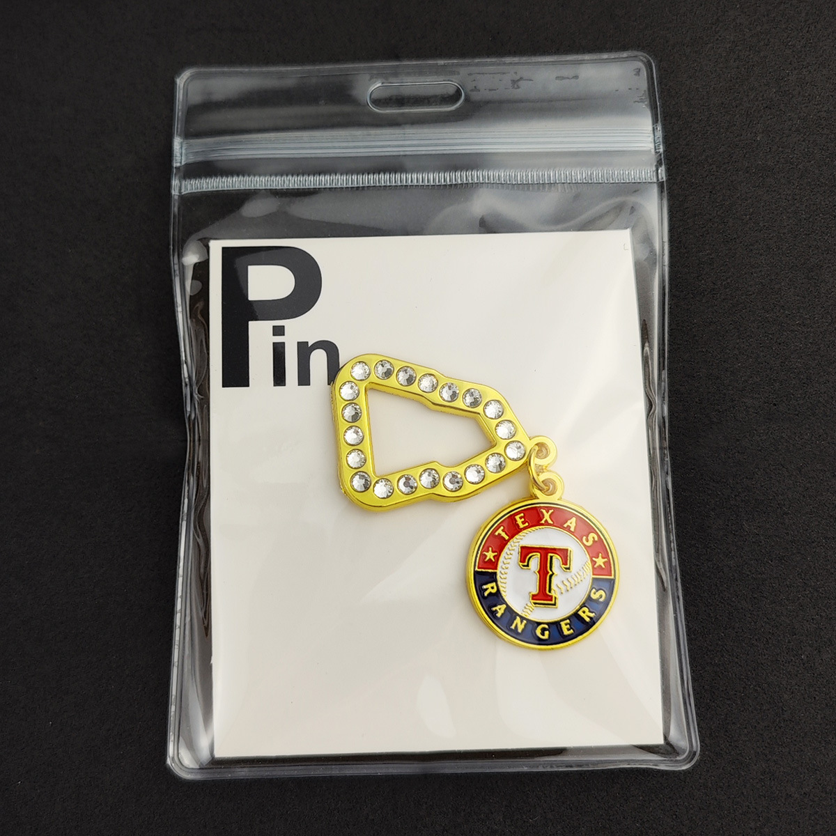 086 pendentif casquette