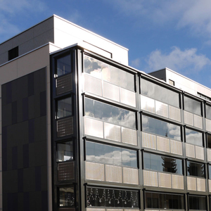 Hoch durchlässige BIPV-Dachziegel Zeitgenössisches Design Stahl Edelstahl Eisen Aluminium legierung für den Wohnungs gebrauch