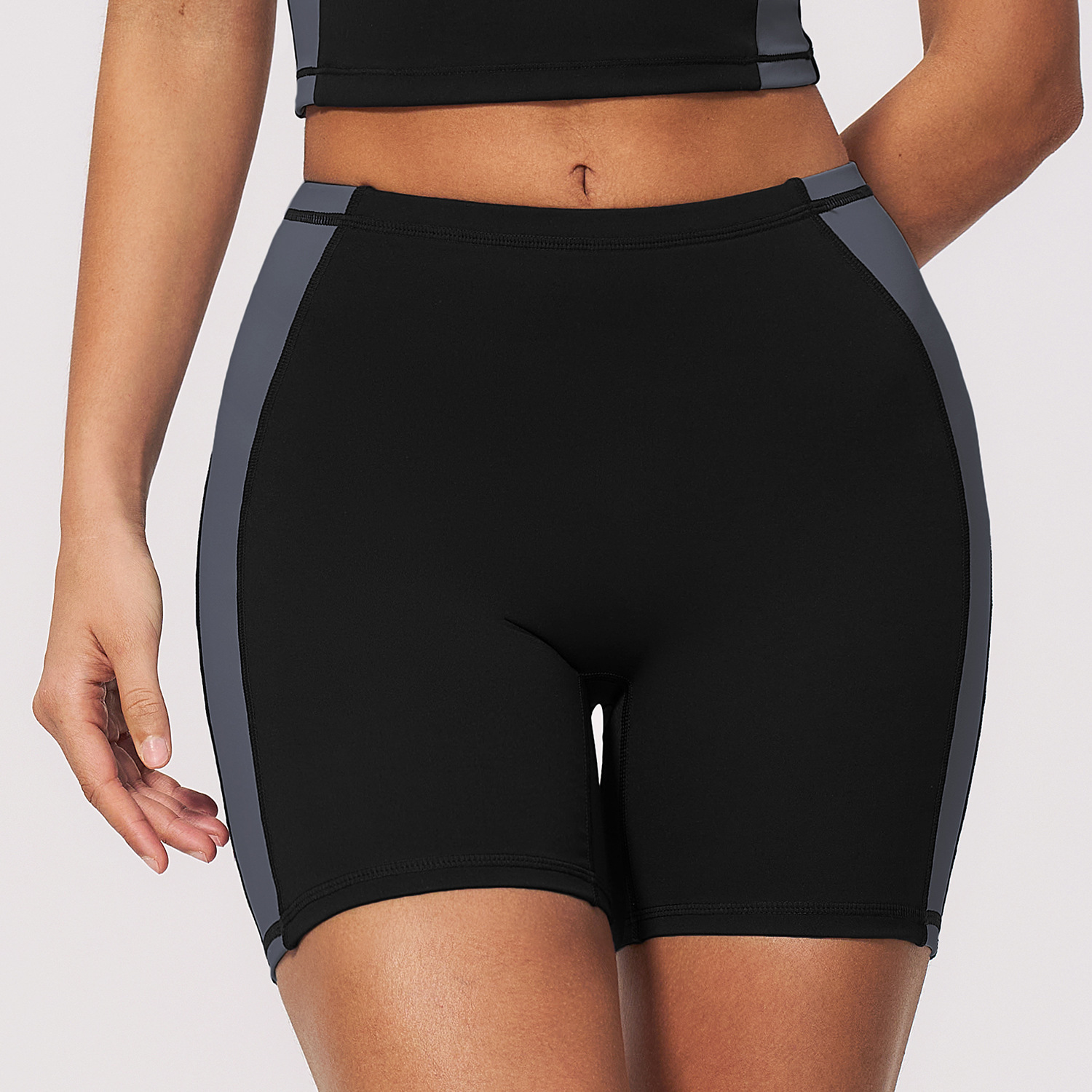 pantalones cortos negros