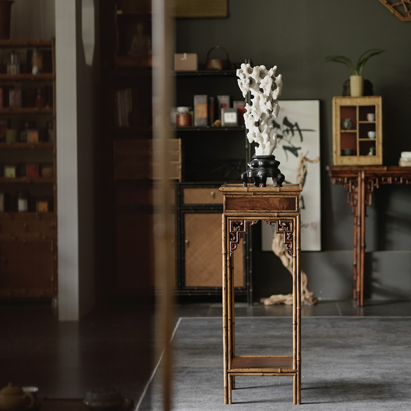 Bambou cerf prune, bois de santal à petites feuilles