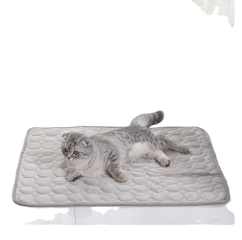 Accessoires de lit pour chien chat en tissu de glace de luxe durable imperméable réutilisable tapis d'urine pour animaux de compagnie mousse à mémoire de forme disponible petit XL XXL