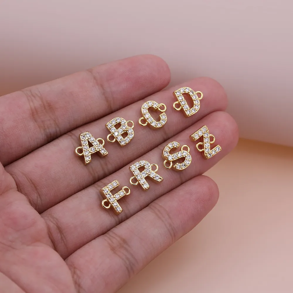 Toptan 24k altın kaplama takı aksesuarları Mini zirkonya alfabe İlk mektubu Charm konnektörler için bilezikler yapma