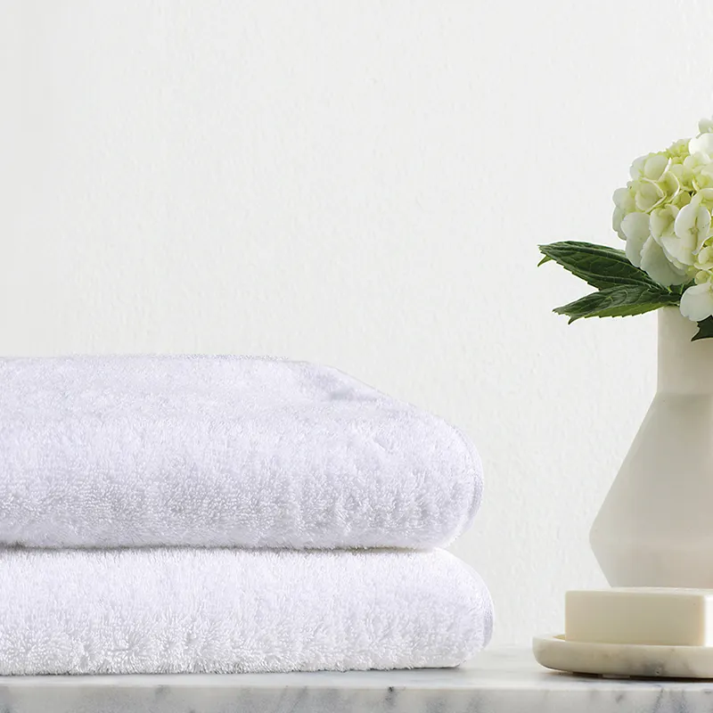 Serviettes durables 100% coton biologique blanc pur pour une utilisation dans les hôtels de luxe