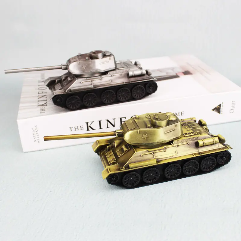 Modelo de tanque de Metal Retro War para niños, juguete para decoración del hogar, artesanía de hierro, figurita de escritorio, simulación militar, utillaje de fotografía para sala de estar