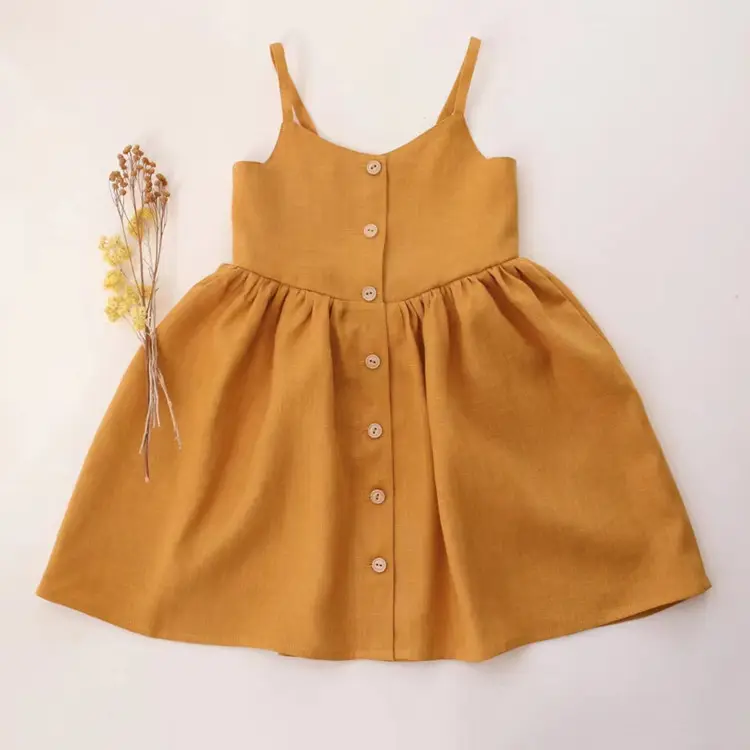 Ins yaz fırfır Retro yeni bebek kız kolsuz düğme rahat pamuk keten elbiseler çocuk giysileri küçük süslü kız elbisesi